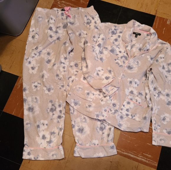 Simply Vera Vera Wang so soft pajama set in a misses size large. EUC - Picture 1 of 9